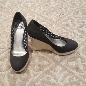 Size fergalicious black suede wedge